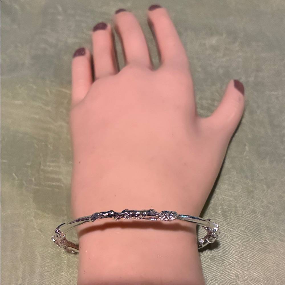 Elegant Silver Cuff Bracelet for Women-nwt